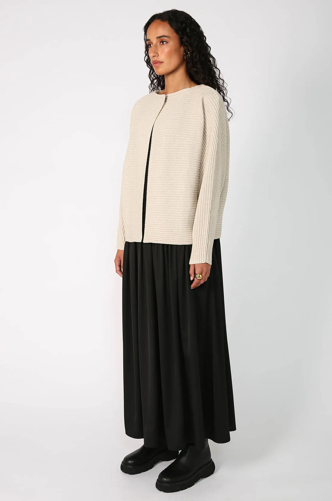 ark cardi / ivory cream