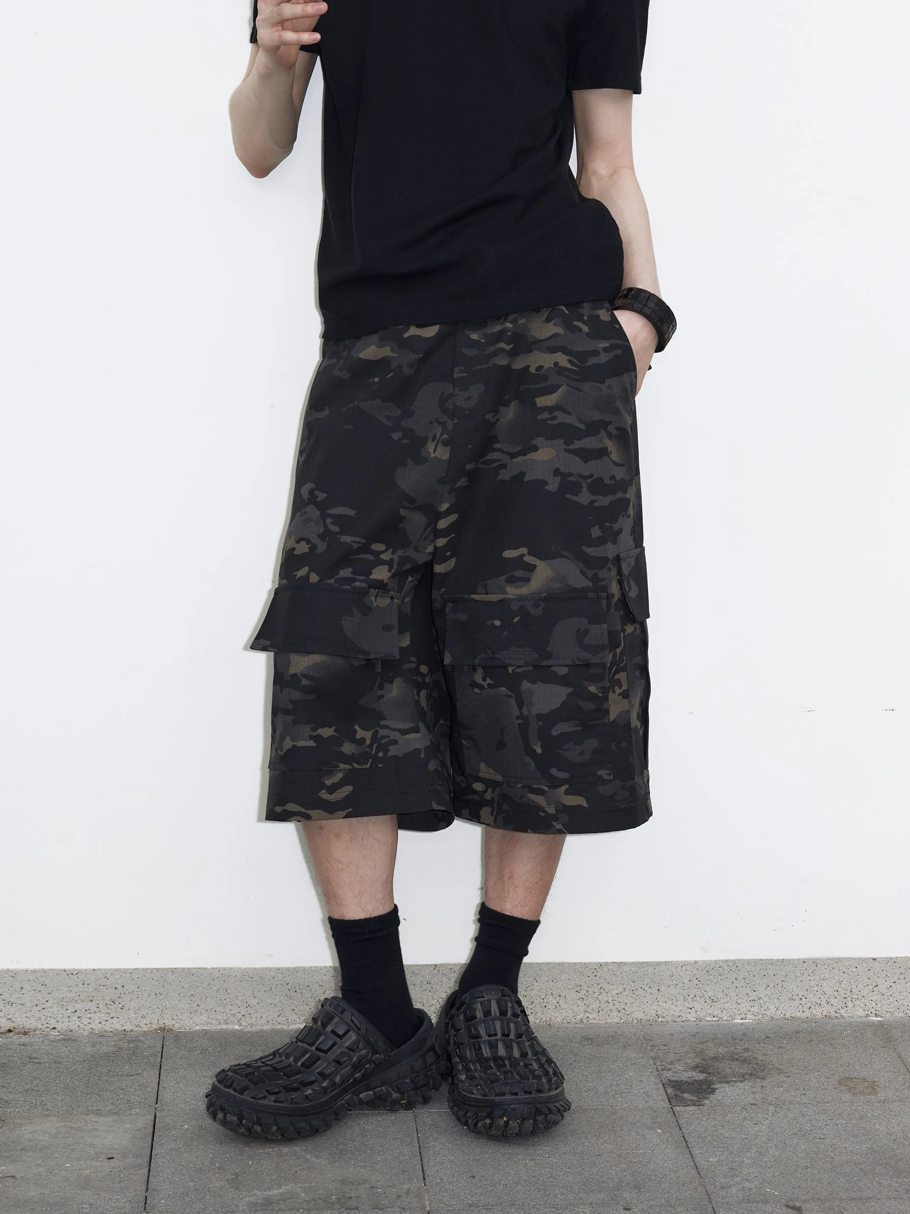 Multi-pocket casual shorts