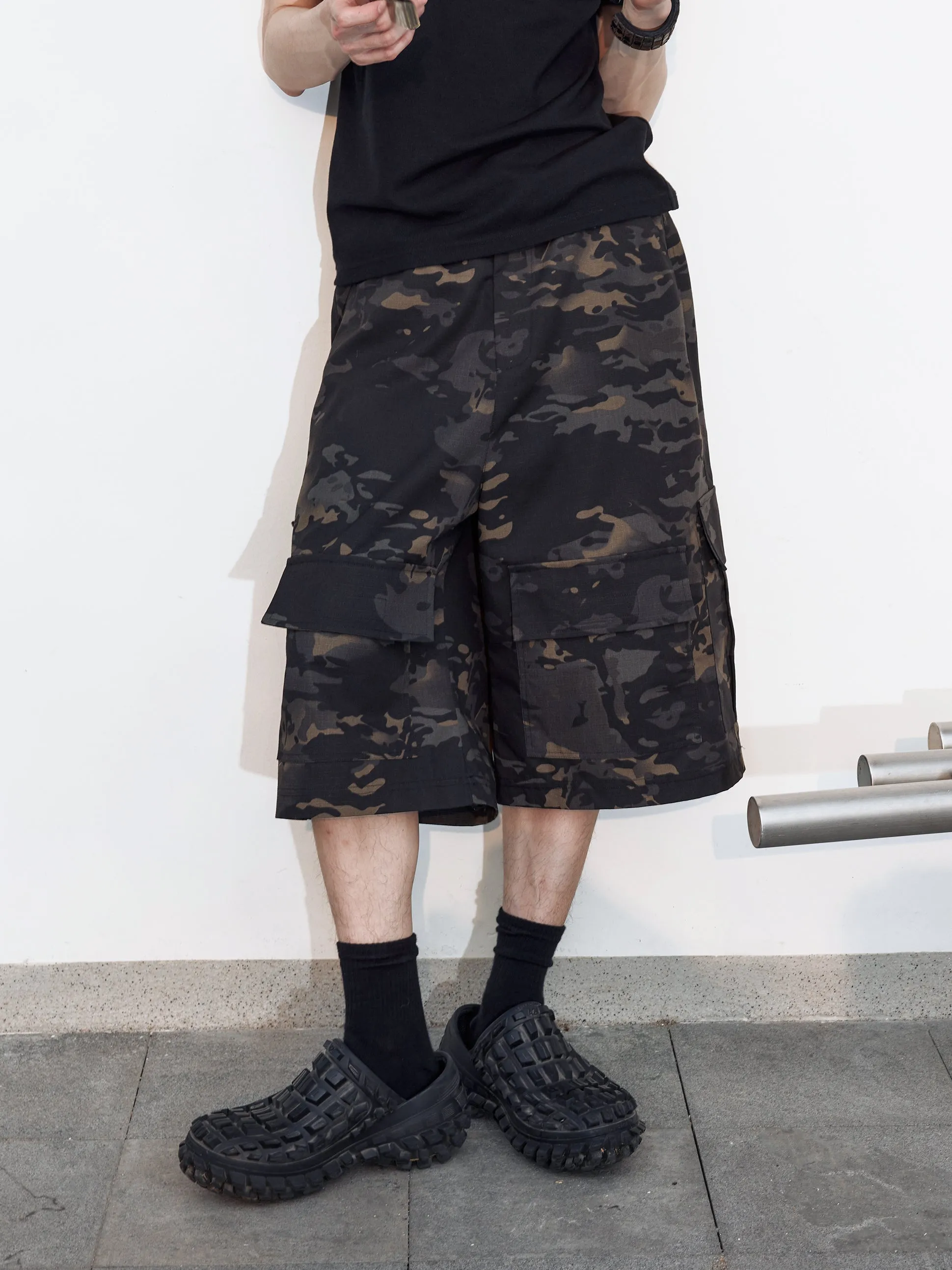 Multi-pocket casual shorts
